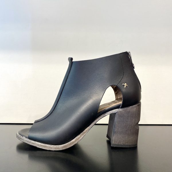 Petit boot noir