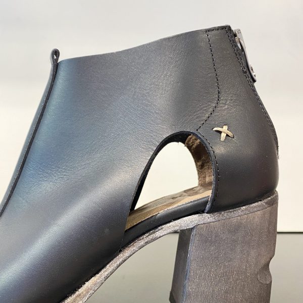 Petit boot noir