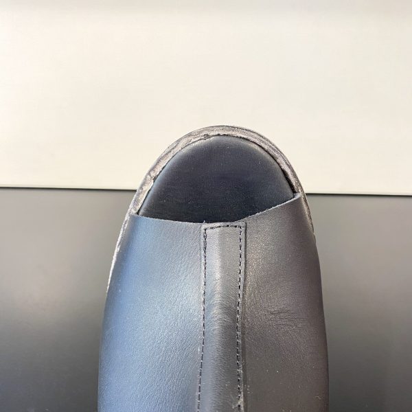 Petit boot noir