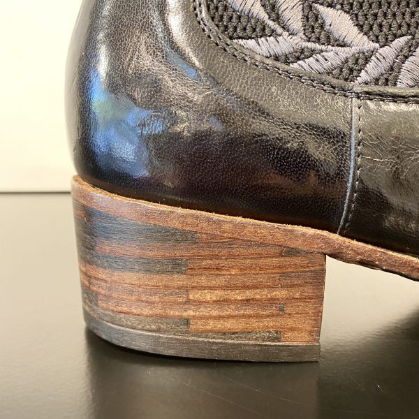 Stivaletto Lavato Nero con Ricamo