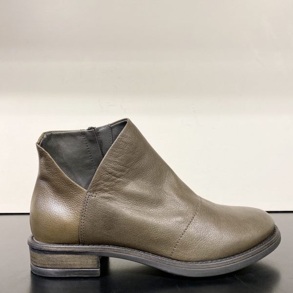 V Green Boots
