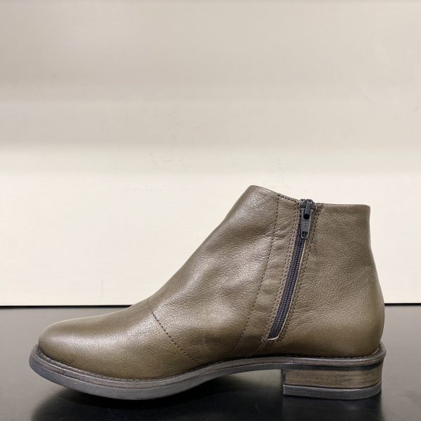 V Green Boots