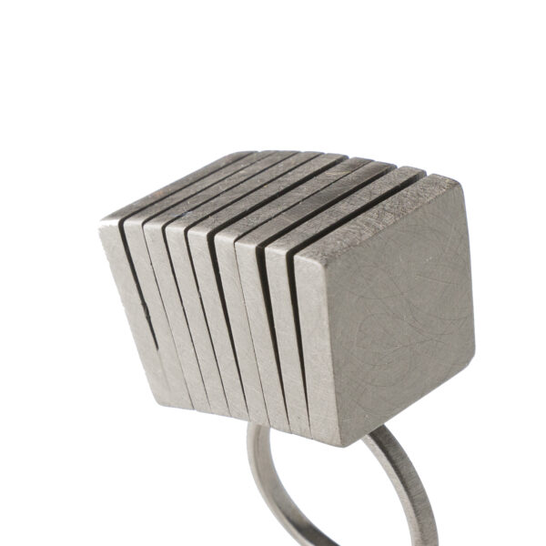 Anthracite Folding Fan Ring | DIEGO ZORODDU